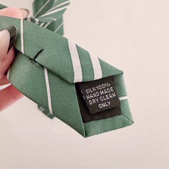 Slytherin Hogwarts Tie - Picture 6 of 8